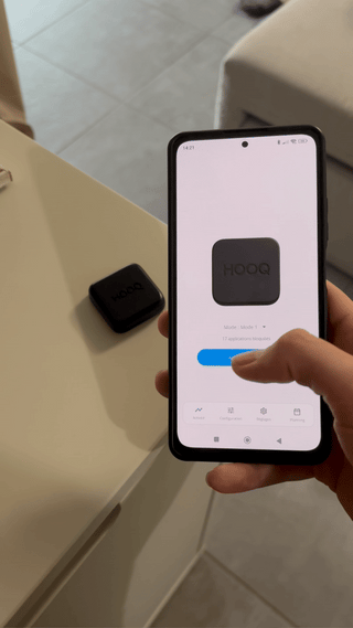 Approchez votre téléphone du Hooq